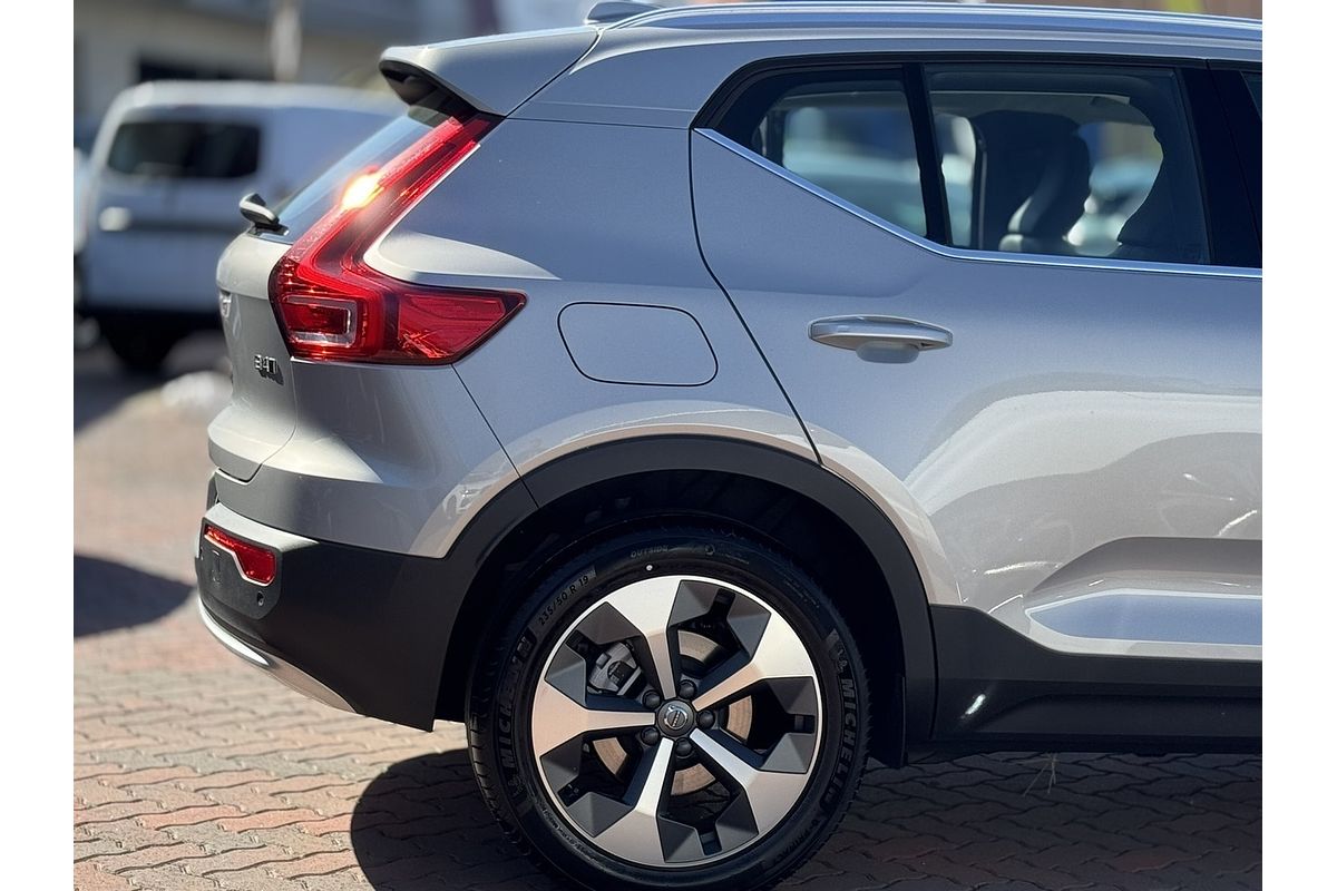 2023 Volvo XC40 Ultimate B4 Bright
