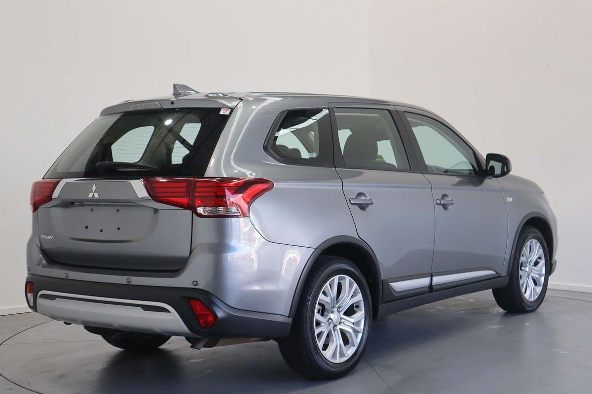 2021 Mitsubishi Outlander ES ZM