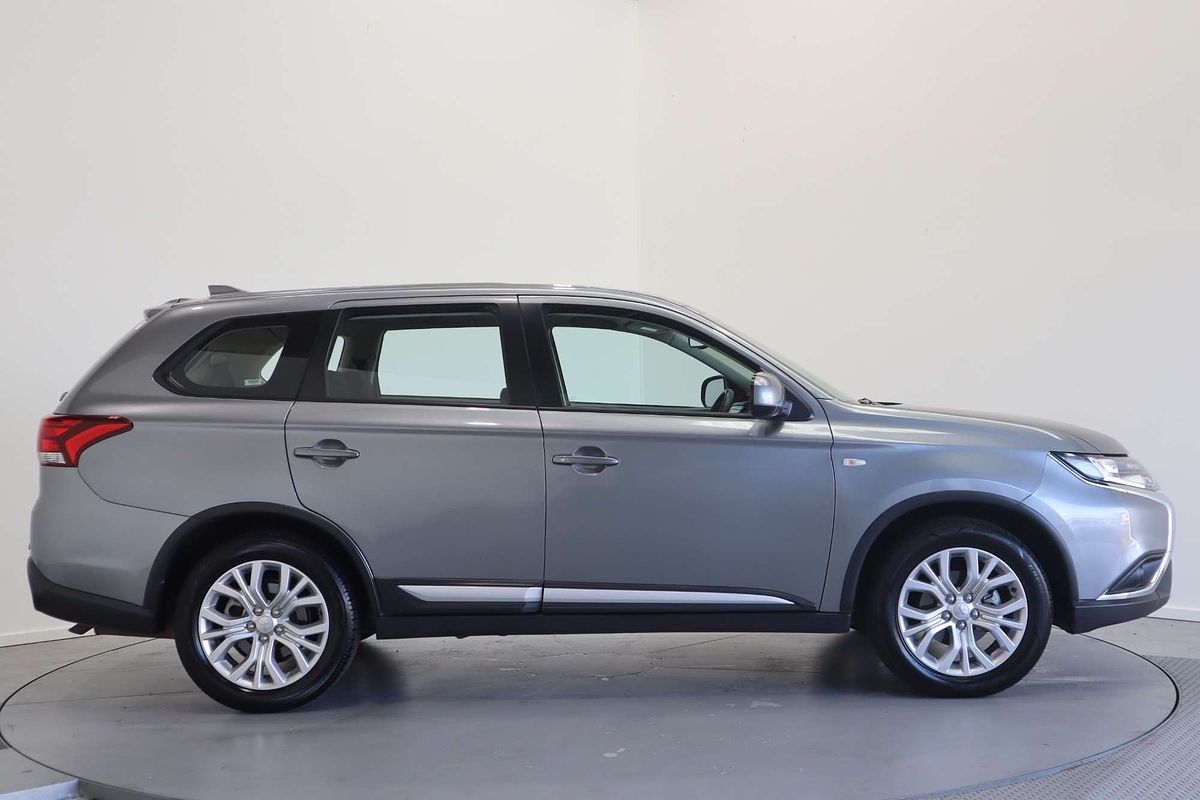 2021 Mitsubishi Outlander ES ZM