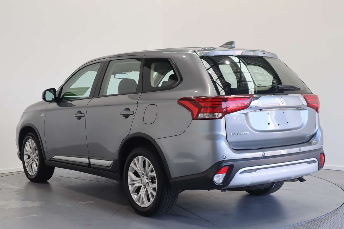2021 Mitsubishi Outlander ES ZM