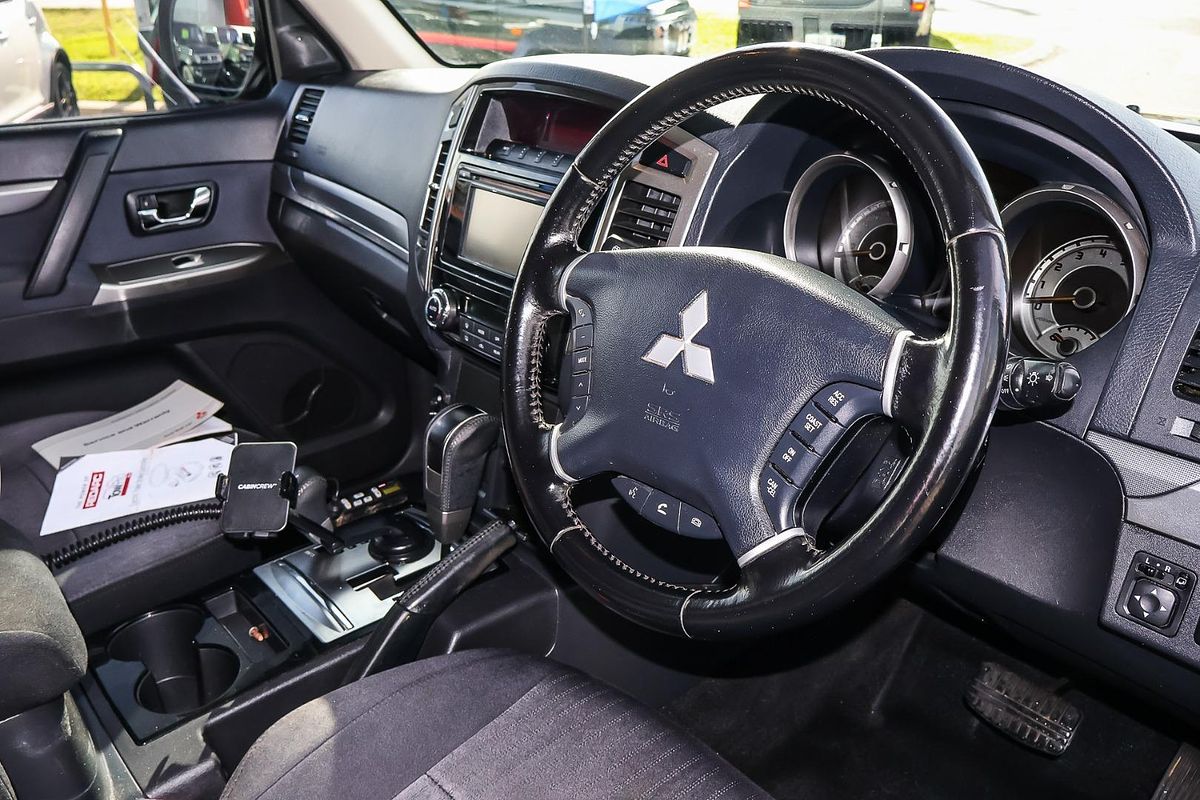 2015 Mitsubishi Pajero GLX NX