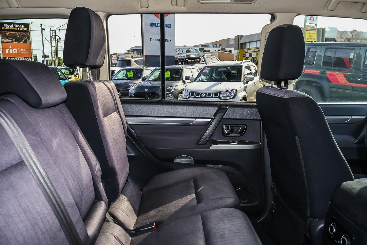 2015 Mitsubishi Pajero GLX NX