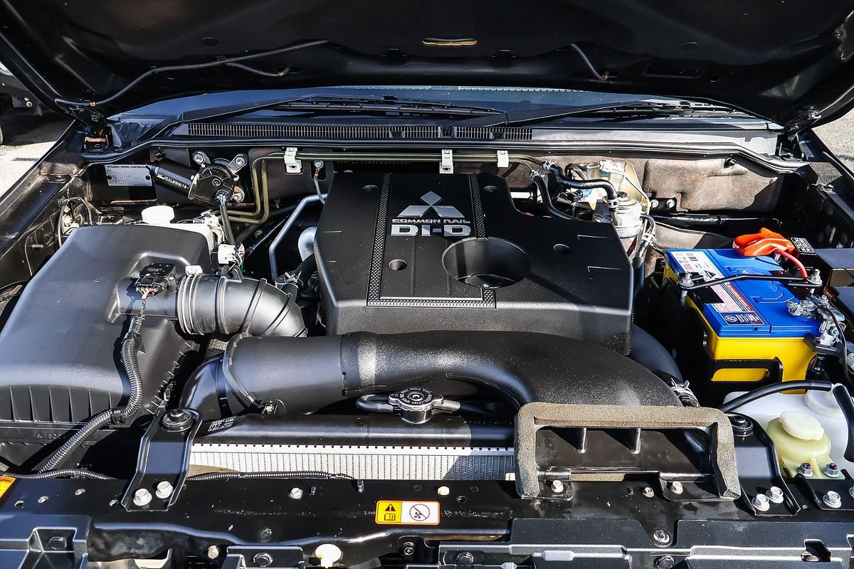 2015 Mitsubishi Pajero GLX NX