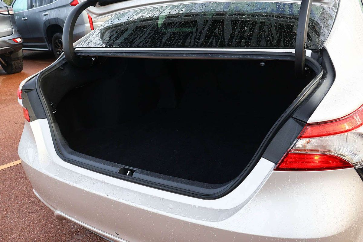 2018 Toyota Camry Ascent Sport ASV70R