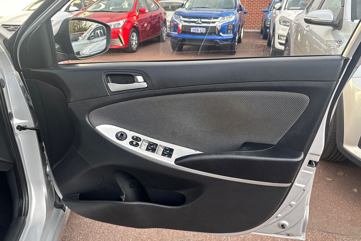2012 Hyundai Accent Active RB