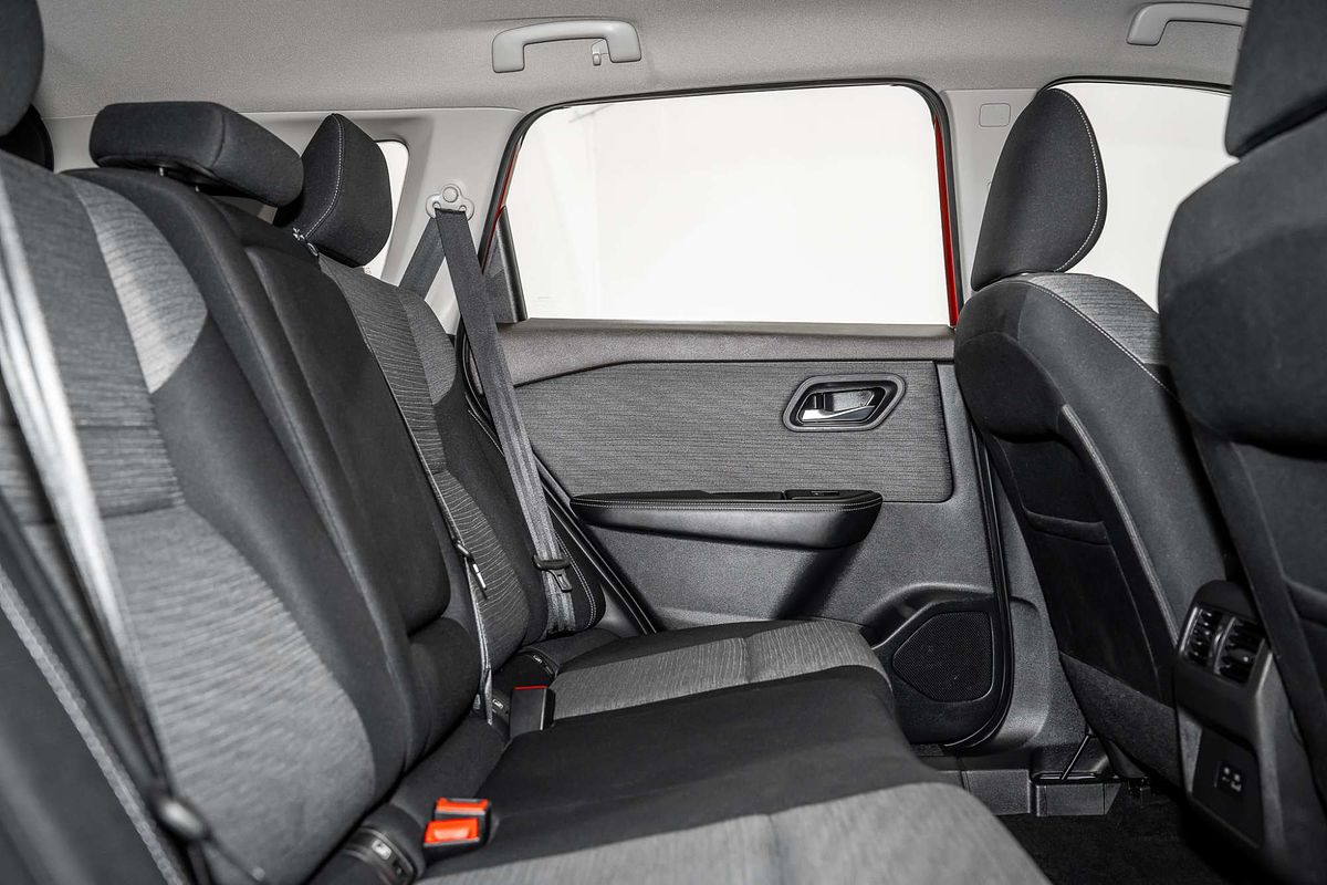 2024 Nissan X-TRAIL ST T33