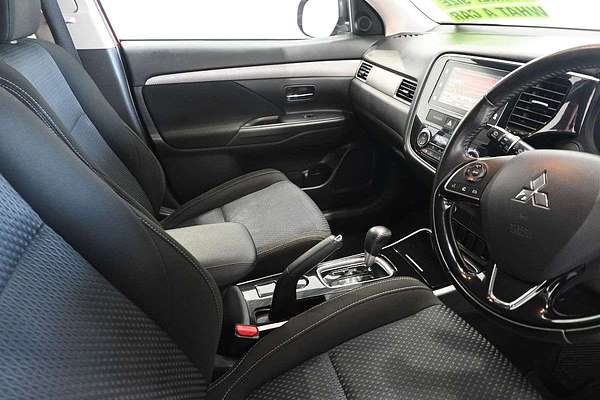 2017 Mitsubishi Outlander LS Safety Pack ZK