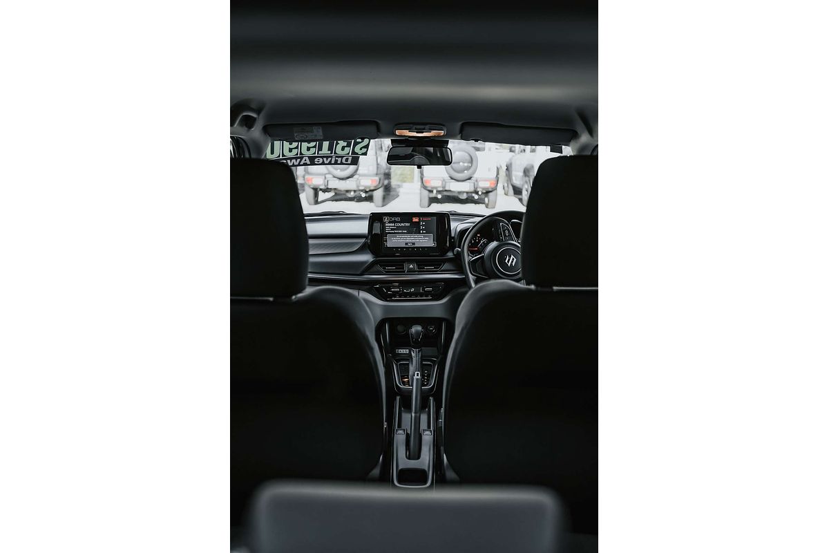2024 Suzuki Swift Hybrid GLX UZ