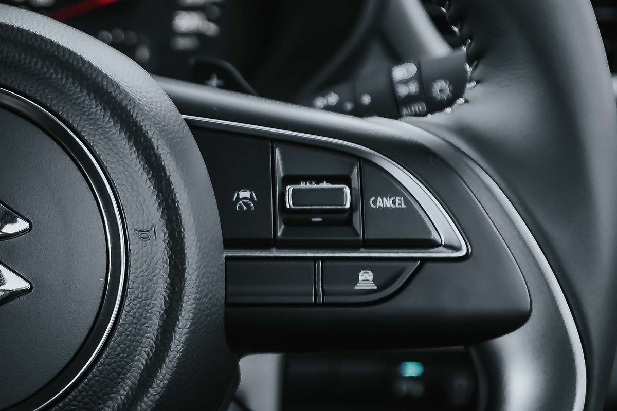 2024 Suzuki Swift Hybrid GLX UZ