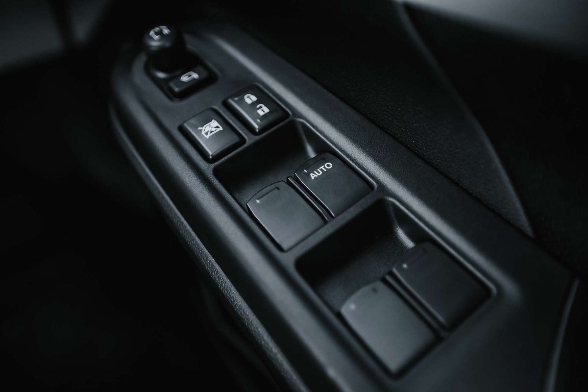 2024 Suzuki Swift Hybrid GLX UZ