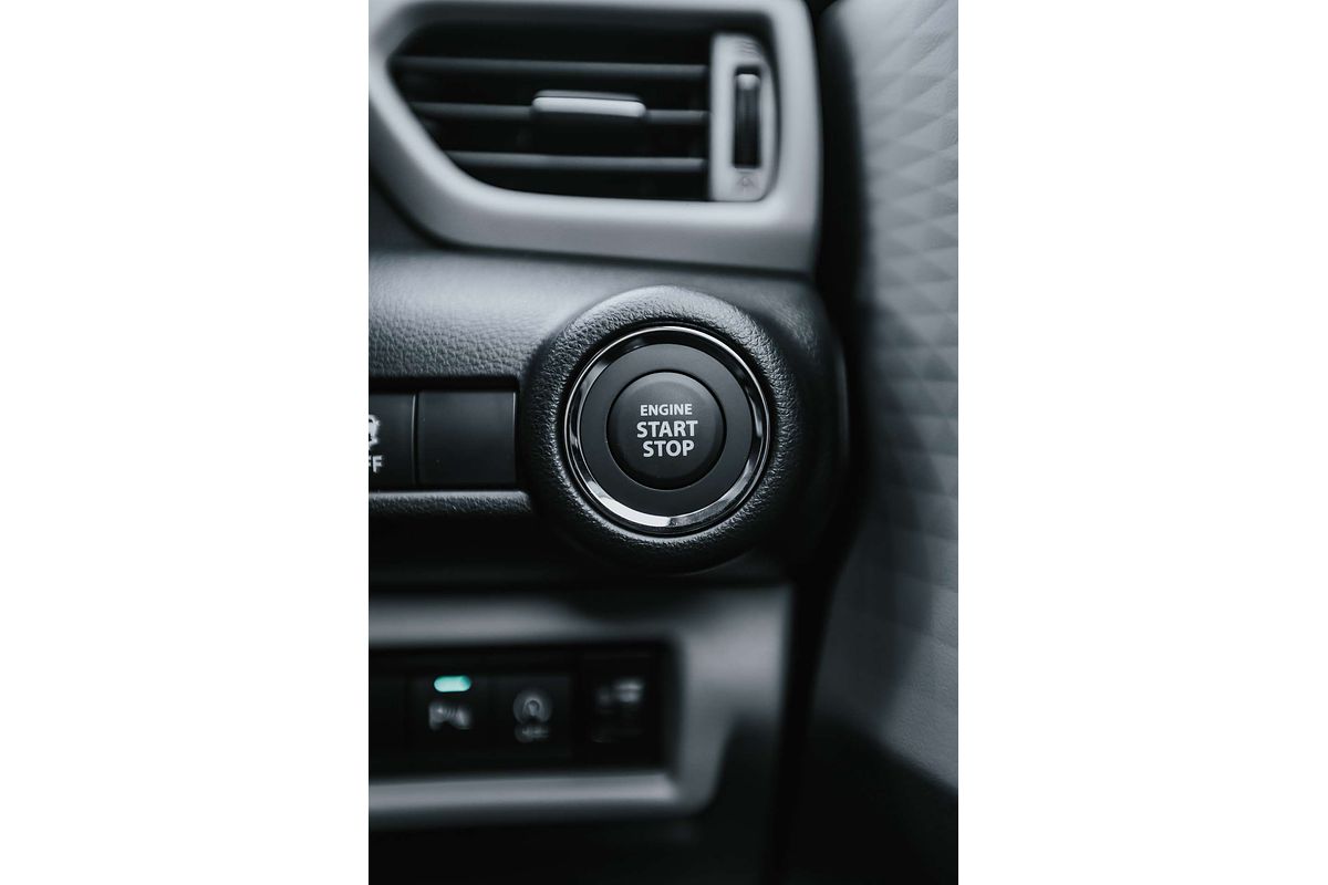 2024 Suzuki Swift Hybrid GLX UZ