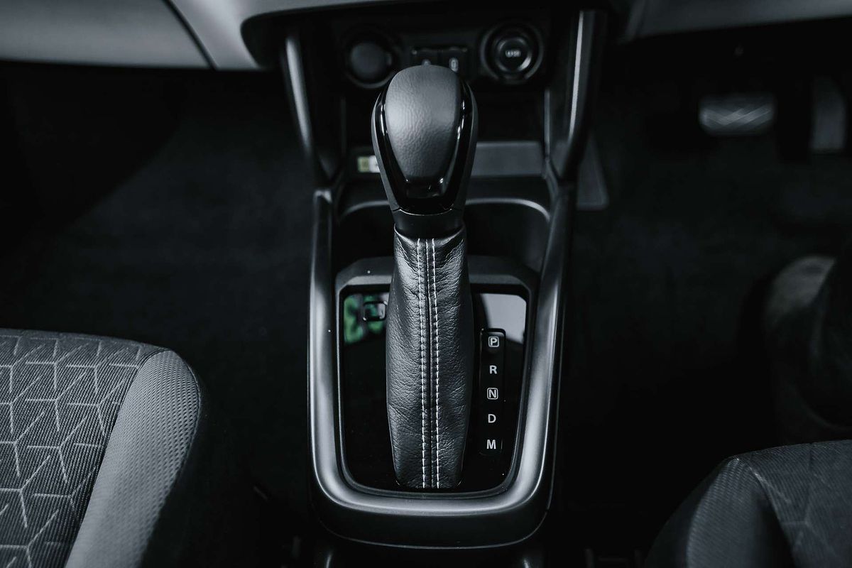2024 Suzuki Swift Hybrid GLX UZ