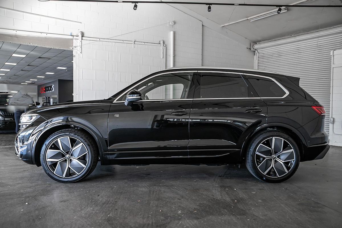 2025 Volkswagen Touareg 210TDI R-Line RC