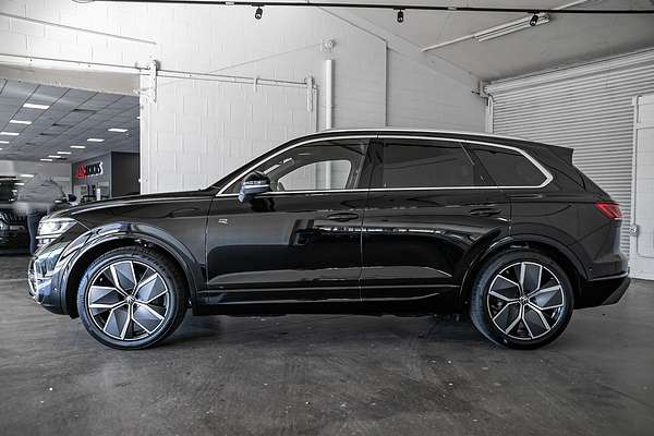 2025 Volkswagen Touareg 210TDI R-Line RC
