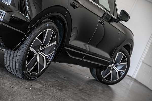 2025 Volkswagen Touareg 210TDI R-Line RC