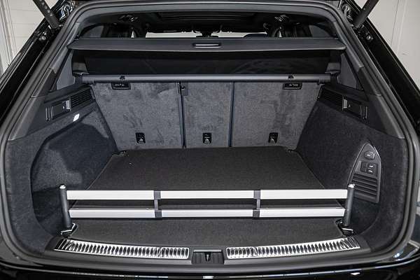 2025 Volkswagen Touareg 210TDI R-Line RC