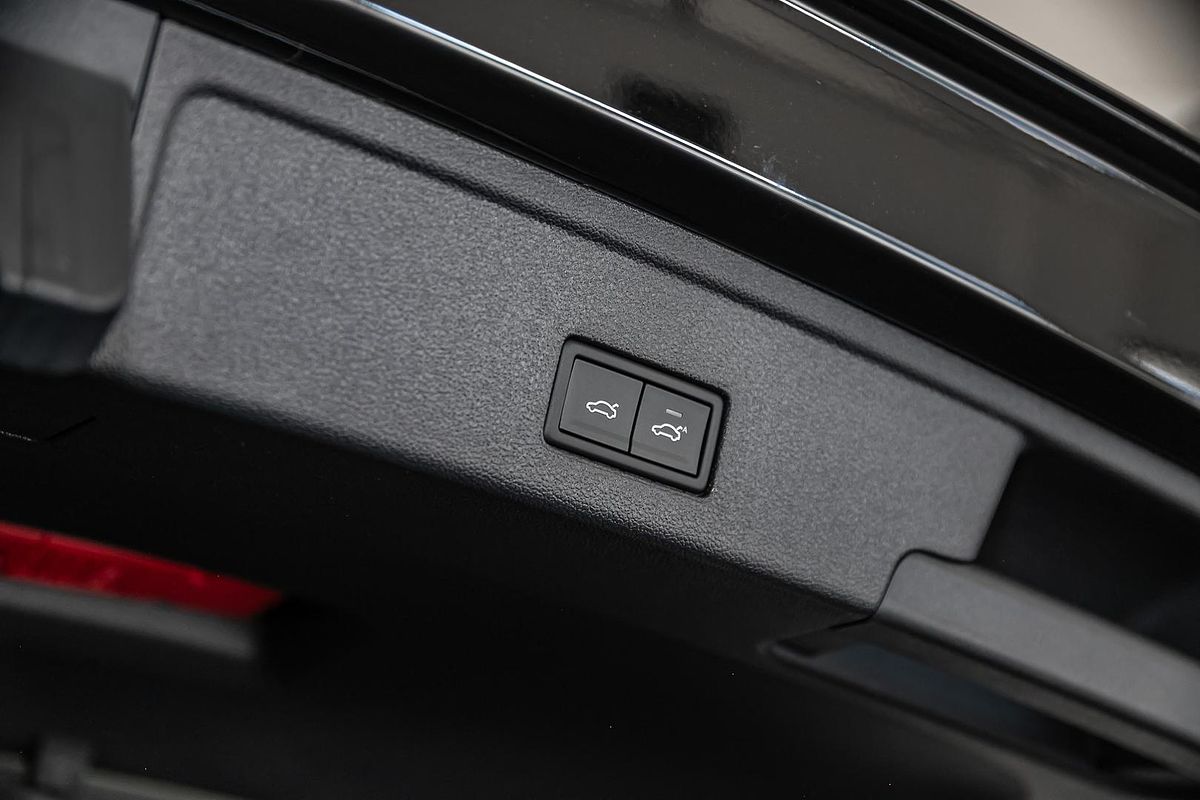 2025 Volkswagen Touareg 210TDI R-Line RC
