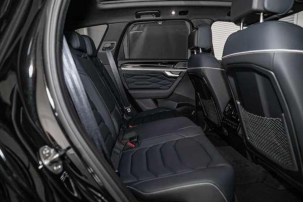2025 Volkswagen Touareg 210TDI R-Line RC