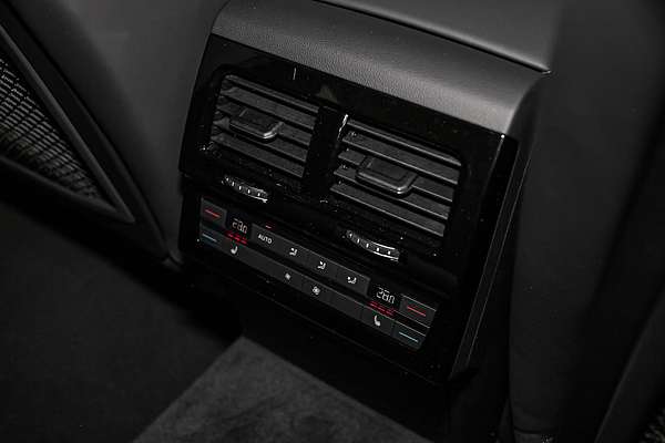 2025 Volkswagen Touareg 210TDI R-Line RC