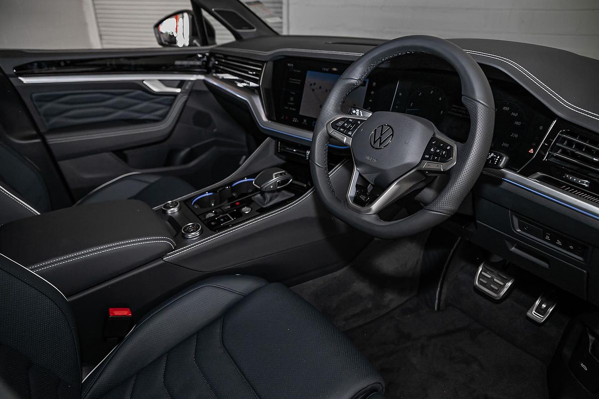 2025 Volkswagen Touareg 210TDI R-Line RC