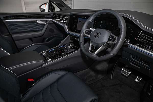 2025 Volkswagen Touareg 210TDI R-Line RC