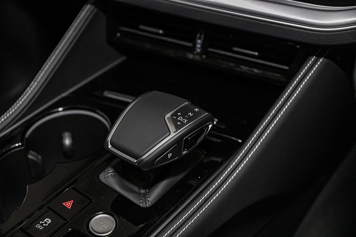 2025 Volkswagen Touareg 210TDI R-Line RC