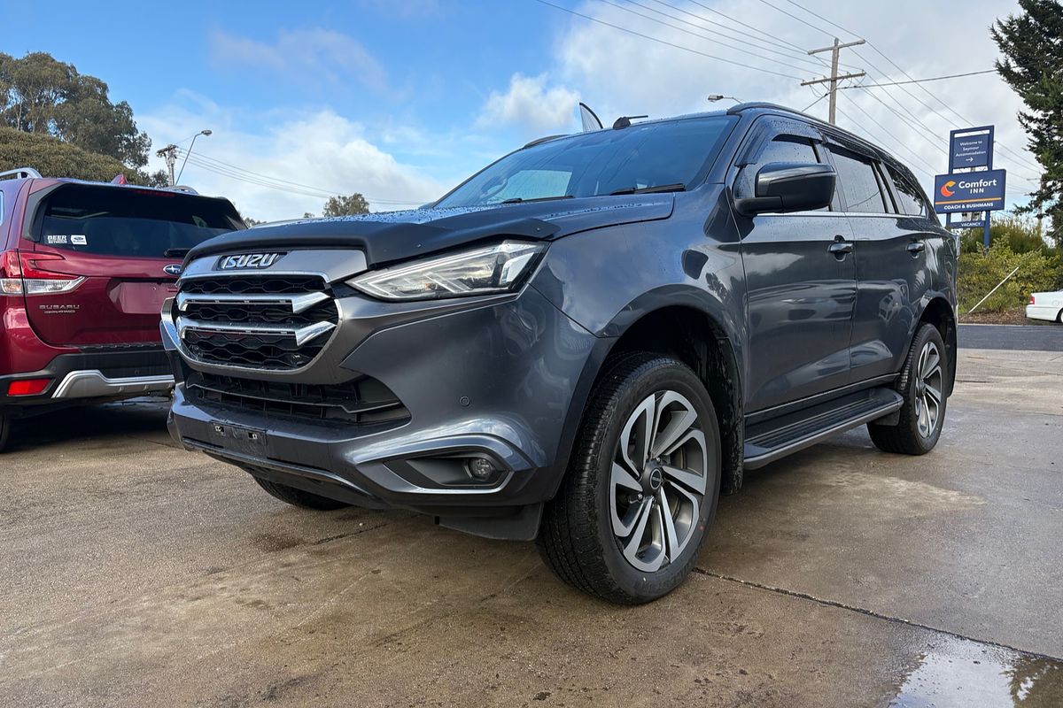 2022 Isuzu MU-X LS-T