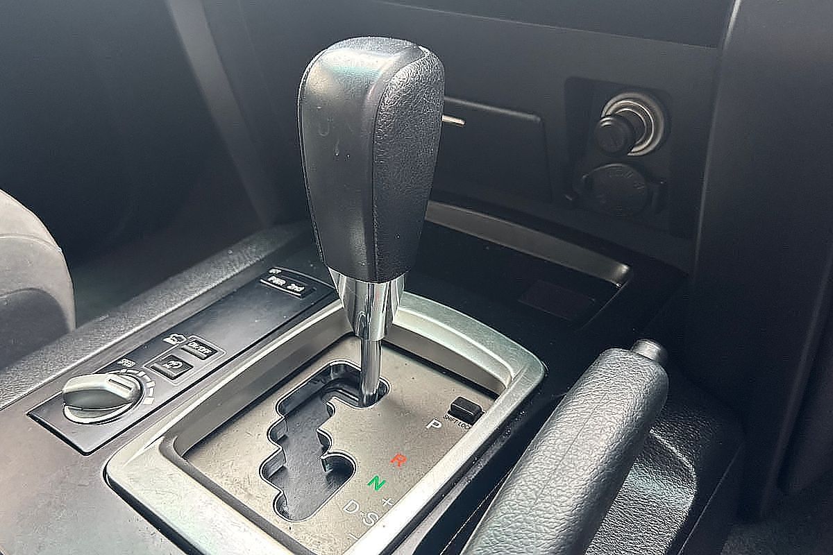 2012 Toyota Landcruiser GXL VDJ200R