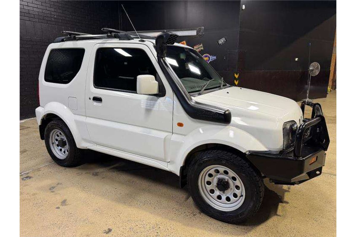 2011 Suzuki Jimny Sierra SN413 T6