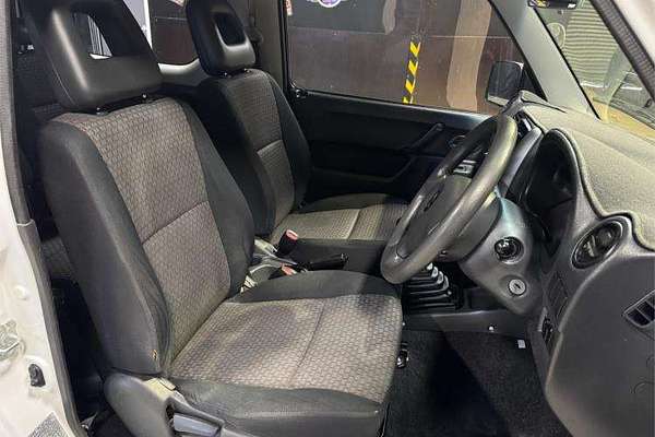 2011 Suzuki Jimny Sierra SN413 T6
