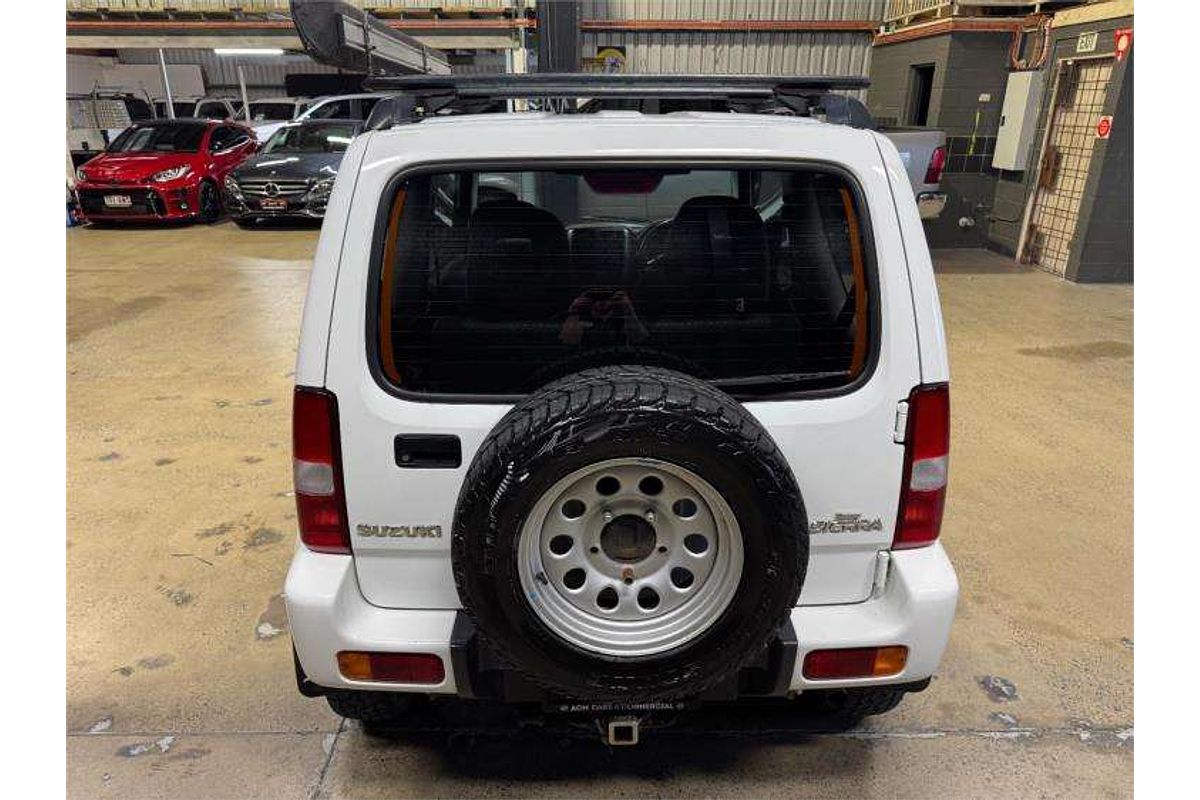 2011 Suzuki Jimny Sierra SN413 T6