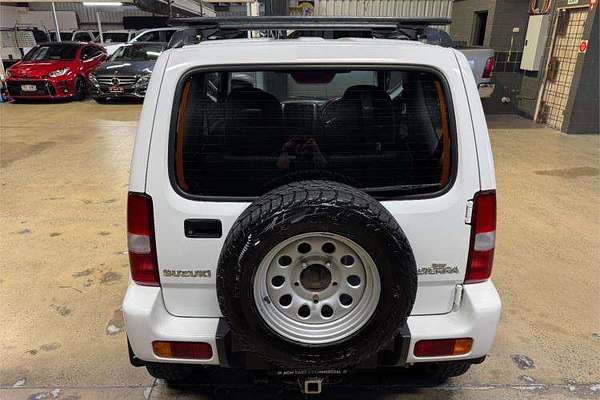 2011 Suzuki Jimny Sierra SN413 T6