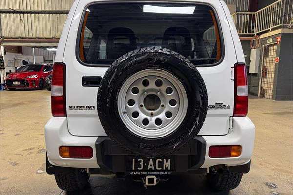 2011 Suzuki Jimny Sierra SN413 T6