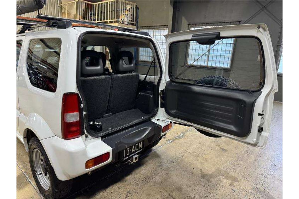 2011 Suzuki Jimny Sierra SN413 T6