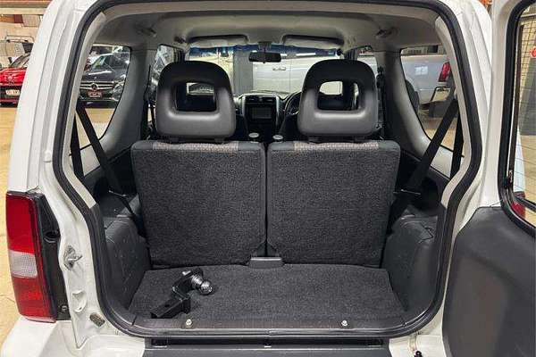 2011 Suzuki Jimny Sierra SN413 T6