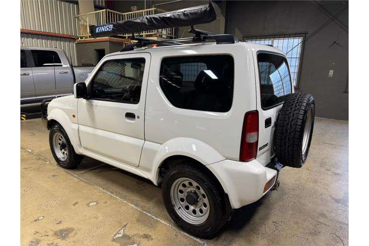 2011 Suzuki Jimny Sierra SN413 T6