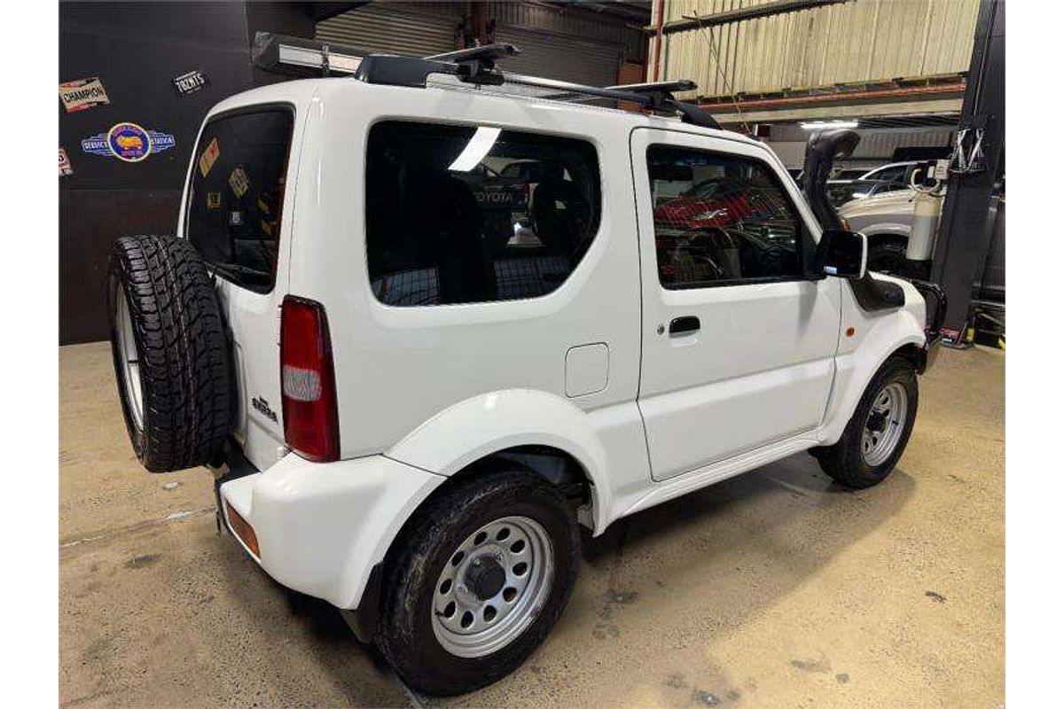 2011 Suzuki Jimny Sierra SN413 T6