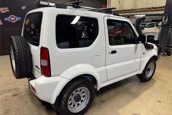 2011 Suzuki Jimny Sierra SN413 T6