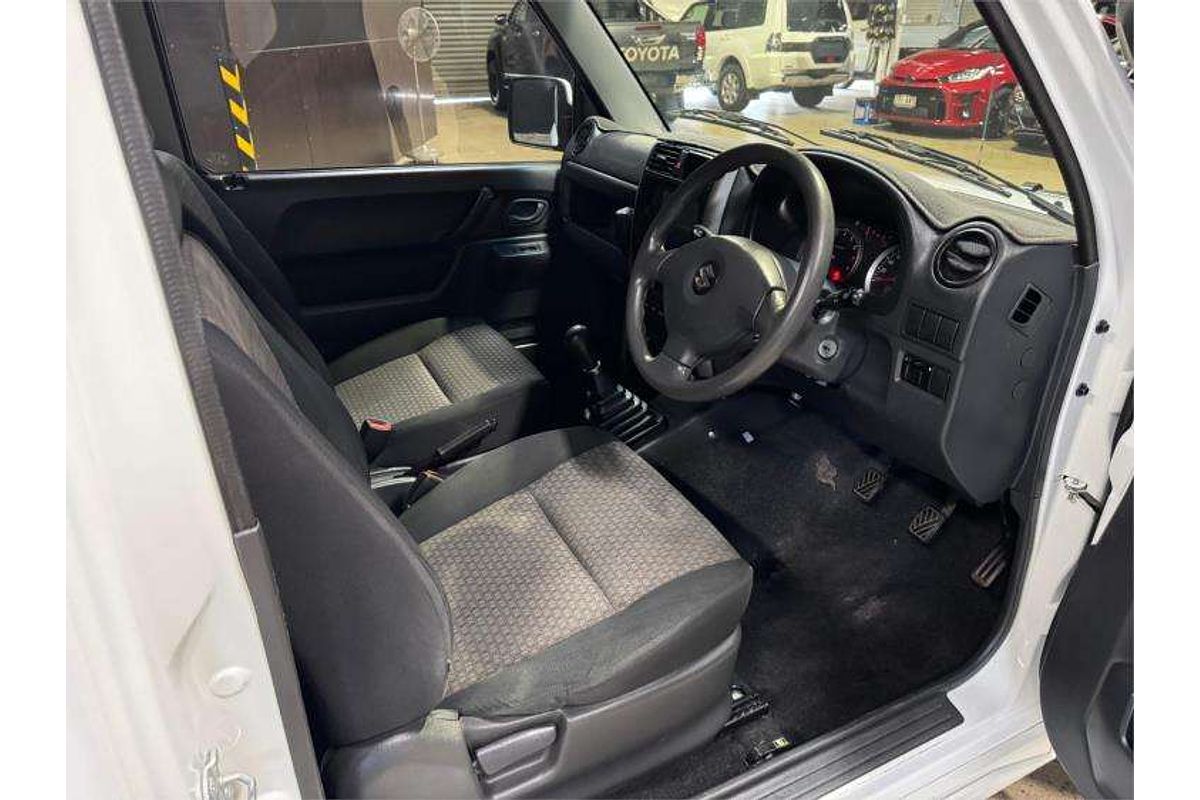 2011 Suzuki Jimny Sierra SN413 T6