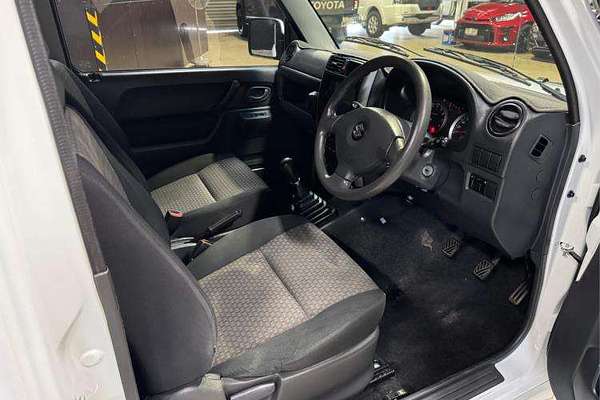 2011 Suzuki Jimny Sierra SN413 T6