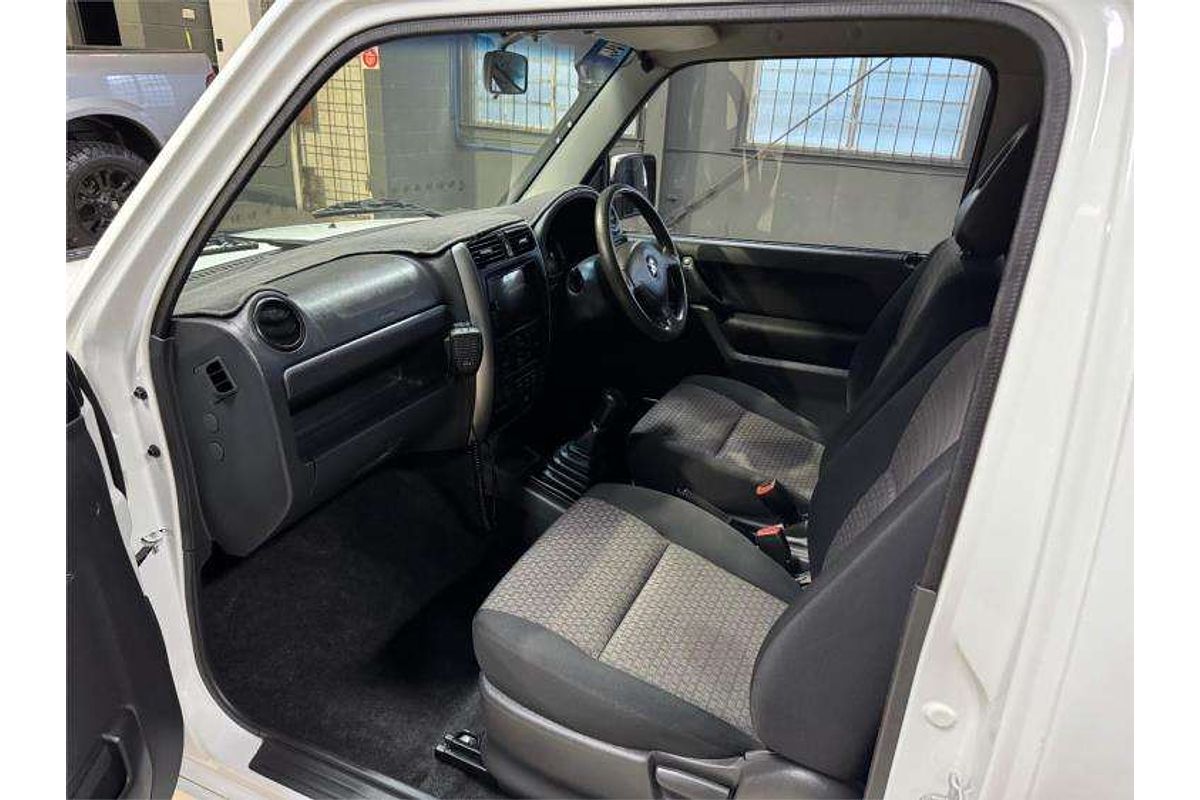 2011 Suzuki Jimny Sierra SN413 T6
