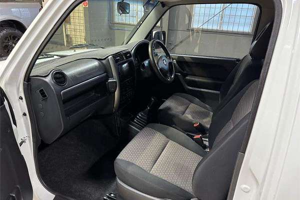 2011 Suzuki Jimny Sierra SN413 T6