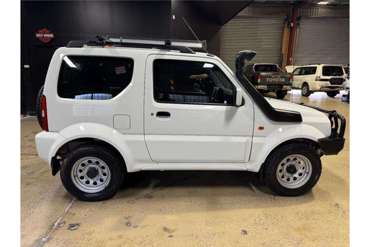 2011 Suzuki Jimny Sierra SN413 T6