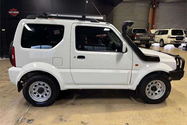 2011 Suzuki Jimny Sierra SN413 T6