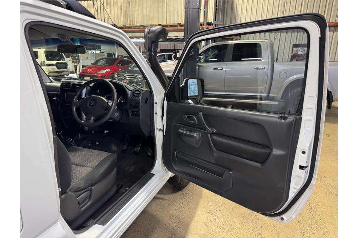 2011 Suzuki Jimny Sierra SN413 T6