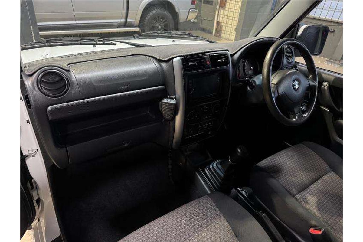 2011 Suzuki Jimny Sierra SN413 T6