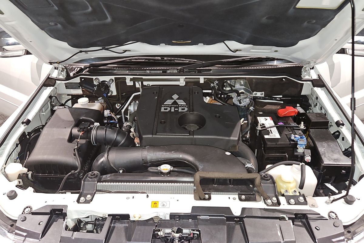 2017 Mitsubishi Pajero GLX NX