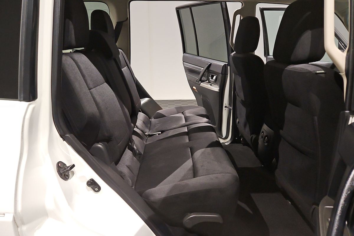 2017 Mitsubishi Pajero GLX NX