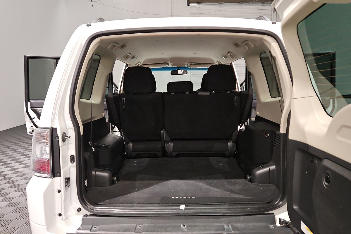 2017 Mitsubishi Pajero GLX NX
