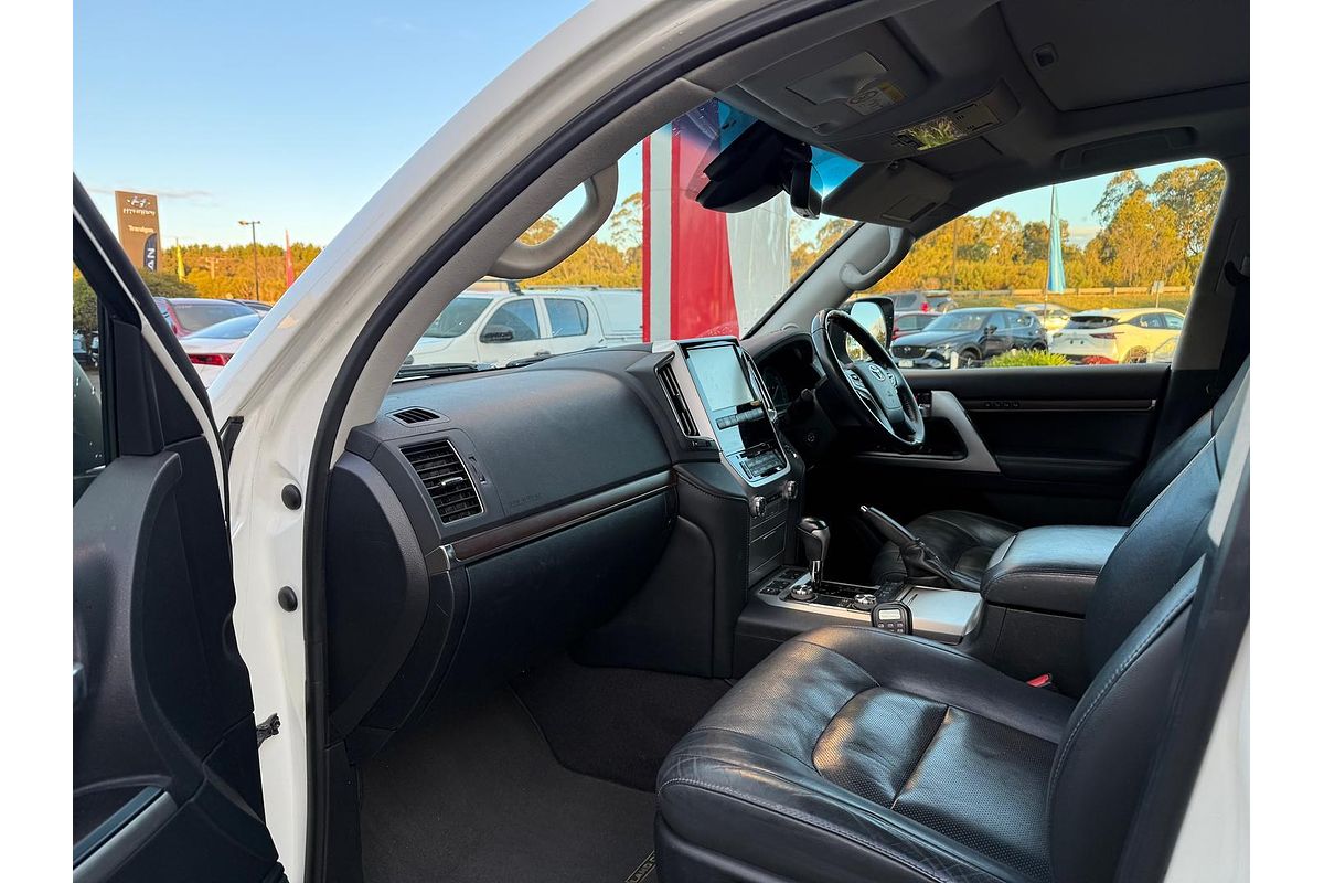 2016 Toyota Landcruiser Sahara VDJ200R